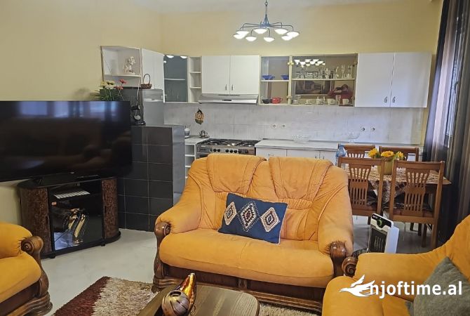 Shtepi me qera Apartament ne Tirane, 2+1, Mobilimi E mobiluar, Pagesa 500  Euro.