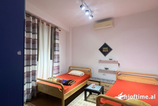 Shtepi me qera Shtepi Private ne Tirane, 1+1, Mobilimi E mobiluar, Pagesa 450  Euro.