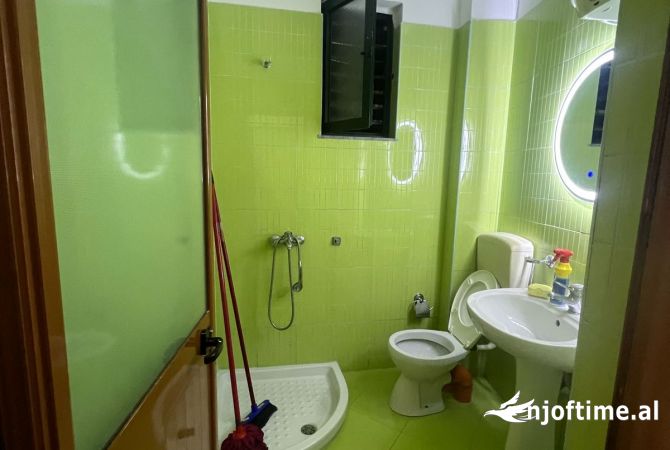 Shtepi me qera Shtepi Private ne Tirane, 1+1, Mobilimi E mobiluar, Pagesa 450  Euro.