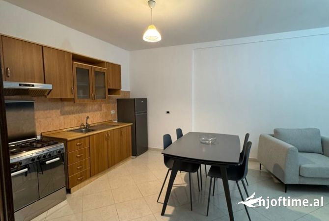Shtepi me qera Apartament ne Tirane, 1+1, Mobilimi E mobiluar, Pagesa 500  Euro.