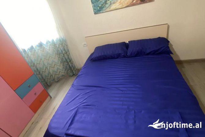 Shtepi me qera Shtepi Private ne Tirane, 2+1, Mobilimi E mobiluar, Pagesa 400  Euro.