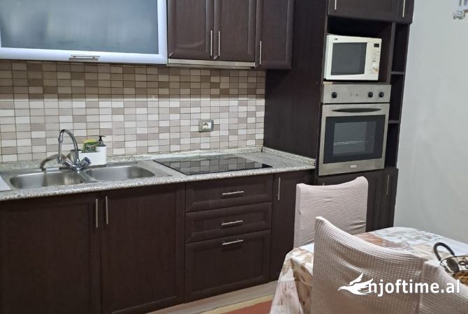 Shtepi me qera Shtepi Private ne Tirane, 2+1, Mobilimi E mobiluar, Pagesa 500  Euro.