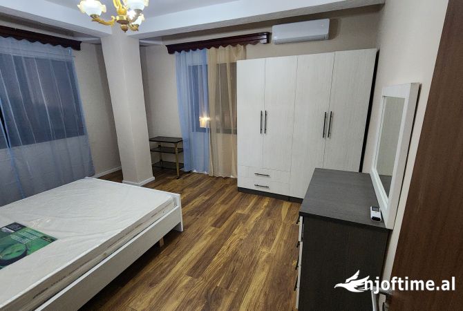 Shtepi me qera Apartament ne Tirane, 2+1, Mobilimi E mobiluar, Pagesa 650  Euro.