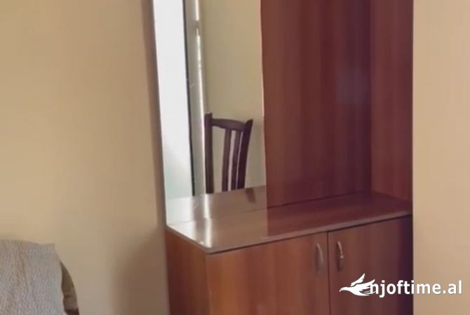 Shtepi me qera Apartament ne Tirane, 2+1, Mobilimi E mobiluar, Pagesa 650  Euro.