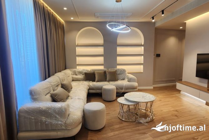 Shtepi me qera 2+1 ne Tirane - 2,300 Euro