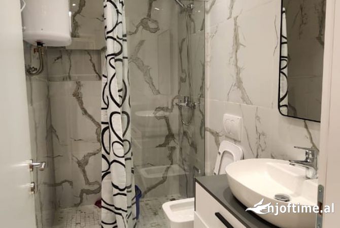 Shtepi me qera Apartament ne Tirane, 2+1, Mobilimi E mobiluar, Pagesa 2,300  Euro.