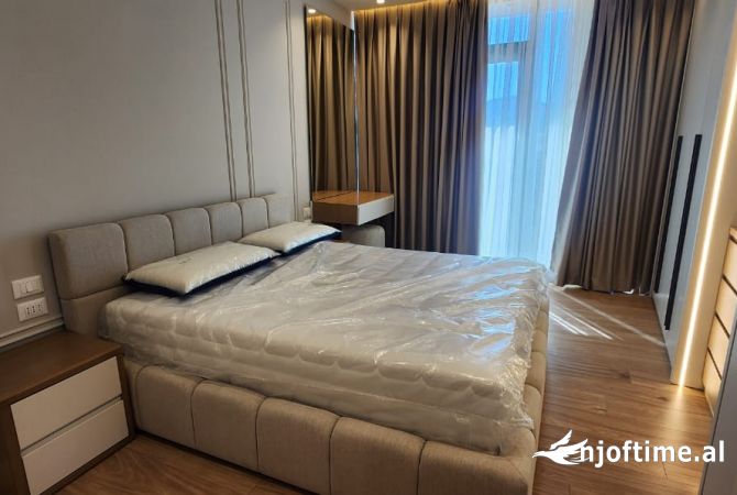 Shtepi me qera Apartament ne Tirane, 2+1, Mobilimi E mobiluar, Pagesa 2,300  Euro.