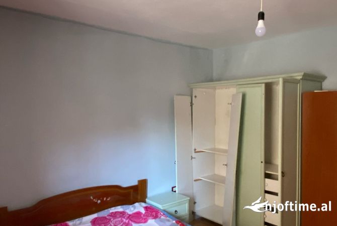 Shtepi me qera Shtepi Private ne Tirane, 1+1, Mobilimi E mobiluar, Pagesa 350  Euro.