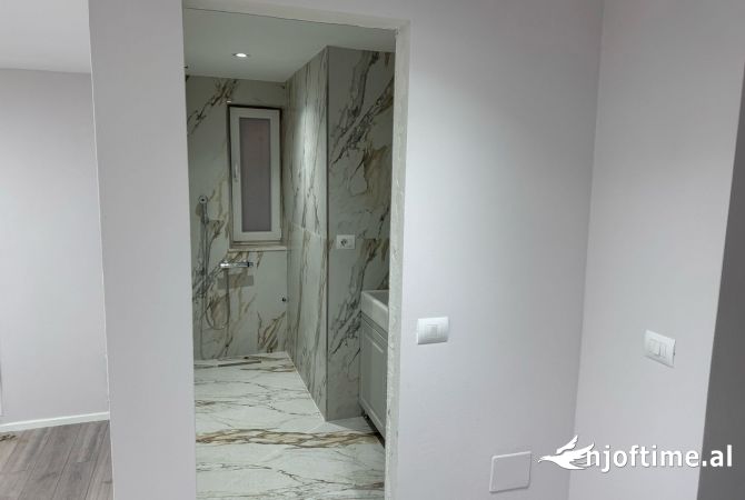Ambient biznesi me qera 1+1 ne Tirane - 2,000 Euro