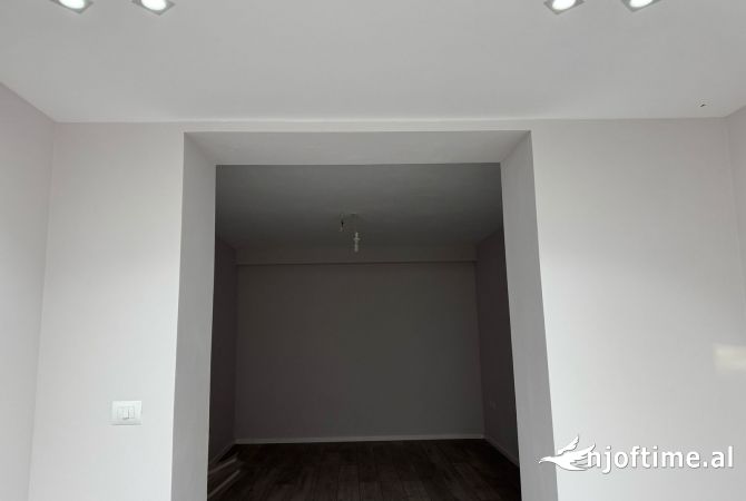 Ambient biznesi me qera 1+1 ne Tirane - 2,000 Euro