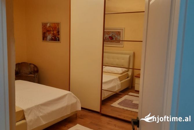 Shtepi me qera Apartament ne Tirane, 2+1, Mobilimi E mobiluar, Pagesa 600  Euro.