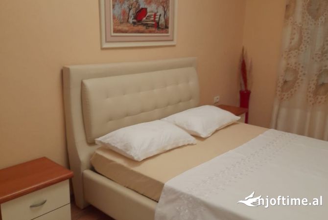 Shtepi me qera Apartament ne Tirane, 2+1, Mobilimi E mobiluar, Pagesa 600  Euro.