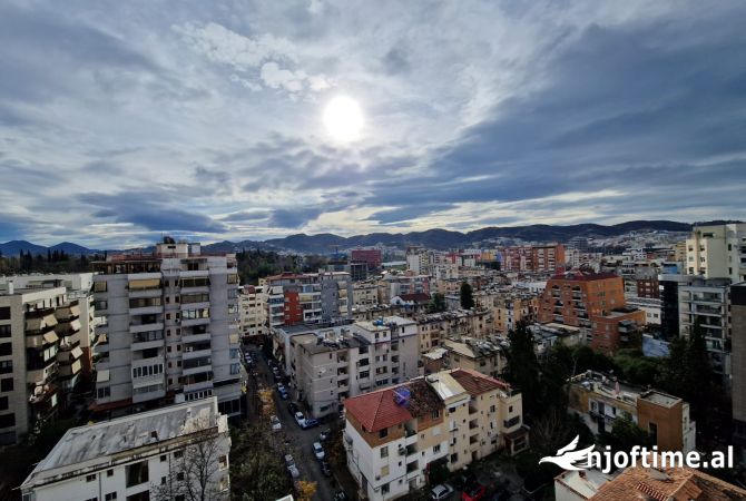 Ambient biznesi me qera 3+1 ne Tirane - 200,000 Leke