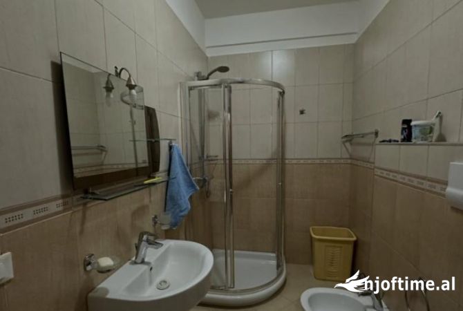 Shtepi me qera Apartament ne Tirane, 2+1, Mobilimi E mobiluar, Pagesa 650  Euro.