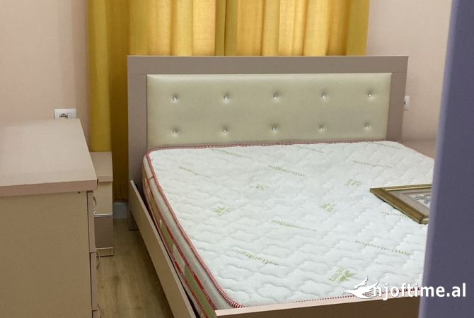 Shtepi me qera Shtepi Private ne Tirane, 1+1, Mobilimi E mobiluar, Pagesa 400  Euro.