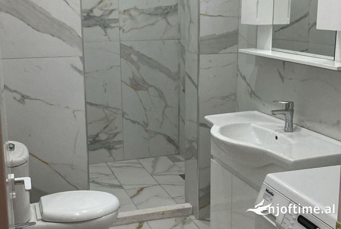 Shtepi me qera Shtepi Private ne Tirane, 1+1, Mobilimi E mobiluar, Pagesa 400  Euro.