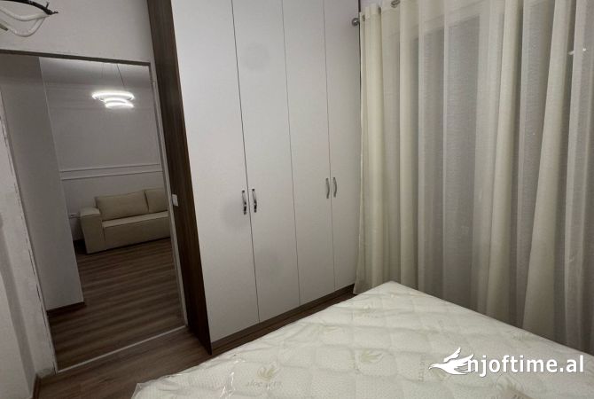 Shtepi ne shitje Apartament ne Tirane, 1+1, Mobilimi E mobiluar, Pagesa 102,000  Euro.