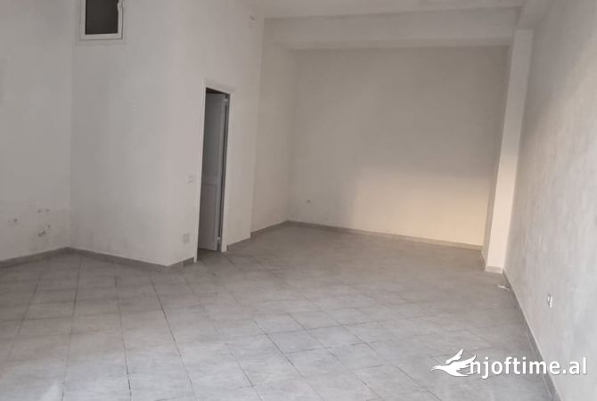 Ambient biznesi me qera 1+1 ne Tirane - 220 Euro