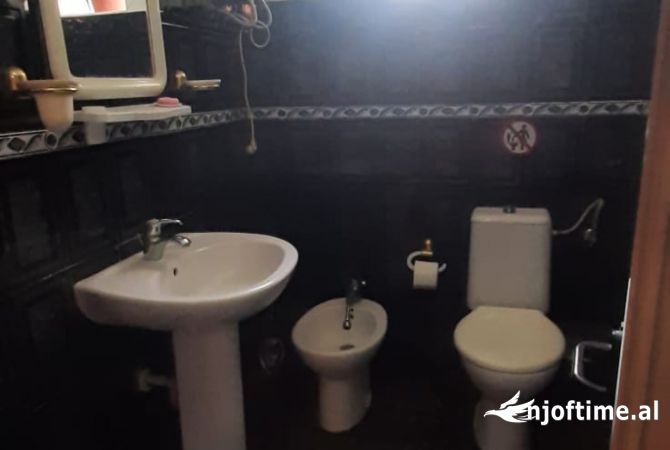 Shtepi me qera Apartament ne Tirane, 1+1, Mobilimi E mobiluar, Pagesa 400  Euro.