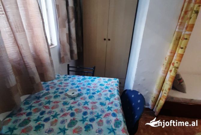 Shtepi me qera Apartament ne Tirane, 1+1, Mobilimi E mobiluar, Pagesa 400  Euro.