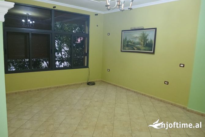 Shtepi me qera 3+1 ne Tirane - 400 Euro