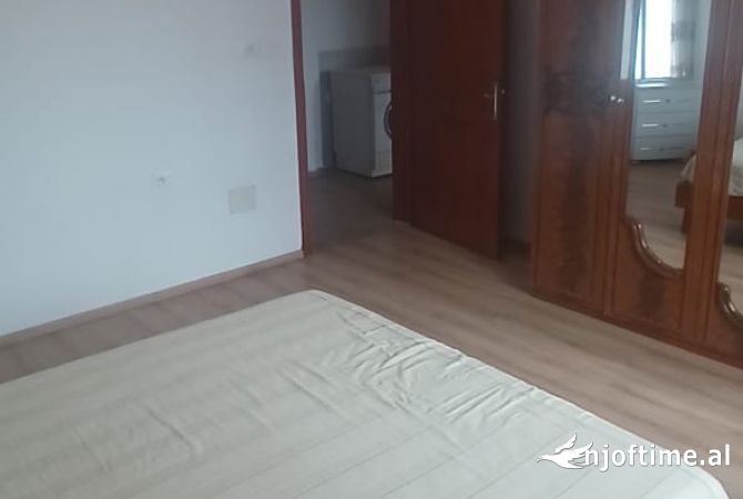 Shtepi me qera Apartament ne Tirane, 2+1, Mobilimi E mobiluar, Pagesa 350  Euro.