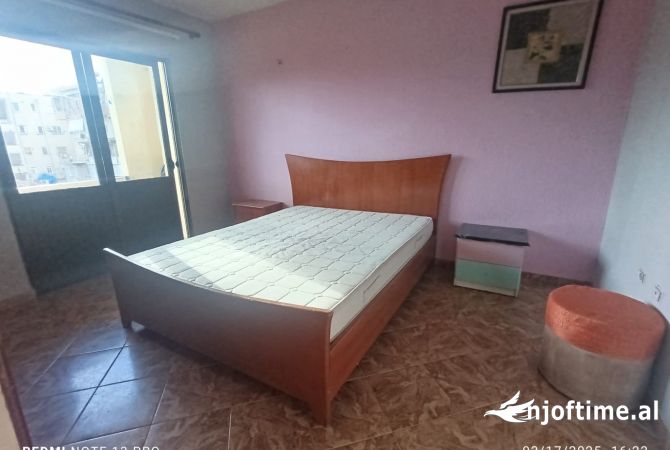 Shtepi me qera Apartament ne Tirane, 3+1, Mobilimi E mobiluar, Pagesa 450  Euro.
