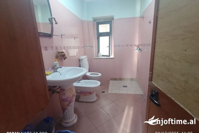 Shtepi me qera Apartament ne Tirane, 3+1, Mobilimi E mobiluar, Pagesa 450  Euro.