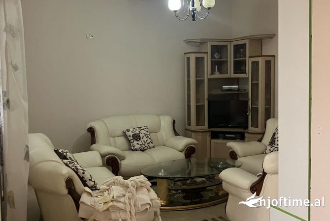 Shtepi me qera Vila Luksoze ne Tirane, 2+1, Mobilimi E mobiluar, Pagesa 500  Euro.