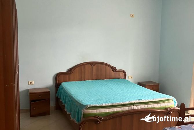 Shtepi me qera Vila Luksoze ne Tirane, 2+1, Mobilimi E mobiluar, Pagesa 500  Euro.