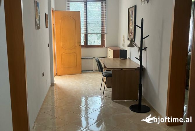 Shtepi me qera 2+1 ne Tirane - 650 Euro