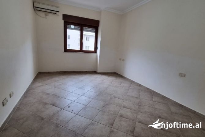 Shtepi me qera 2+1 ne Tirane - 700 Euro