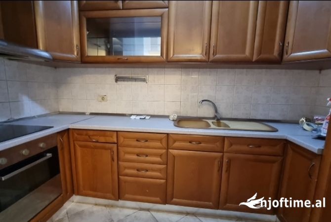 Shtepi me qera 2+1 ne Tirane - 700 Euro