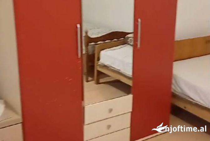 Shtepi me qera Shtepi Private ne Tirane, 1+1, Mobilimi E mobiluar, Pagesa 300  Euro.