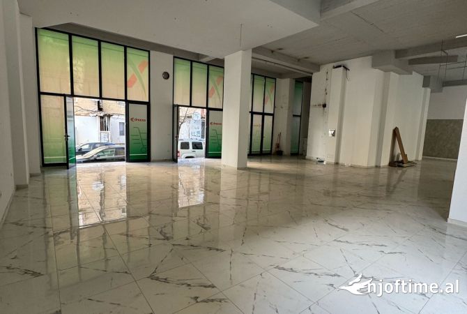Ambient biznesi me qera 3+1 ne Tirane - 2,000 Euro