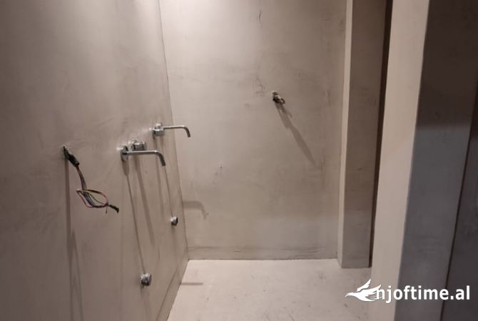 Ambient biznesi me qera 3+1 ne Tirane - 1,800 Euro