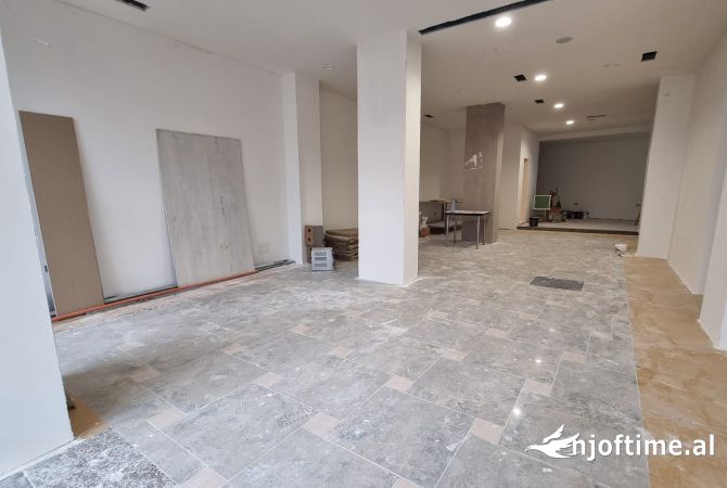 Ambient biznesi me qera 3+1 ne Tirane - 1,800 Euro