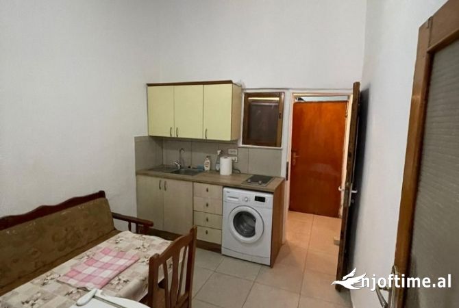 Shtepi me qera Apartament ne Tirane, 1+1, Mobilimi E mobiluar, Pagesa 450  Euro.