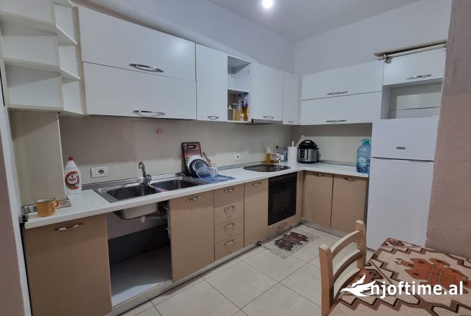 Shtepi ne shitje Apartament ne Tirane, 1+1, Mobilimi E mobiluar, Pagesa 89,000  Euro.