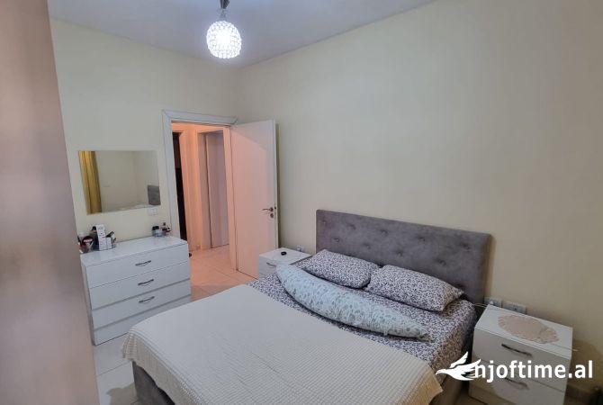 Shtepi ne shitje Apartament ne Tirane, 1+1, Mobilimi E mobiluar, Pagesa 89,000  Euro.