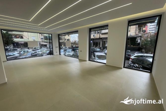Ambient biznesi me qera 3+1 ne Tirane - 2,200 Euro