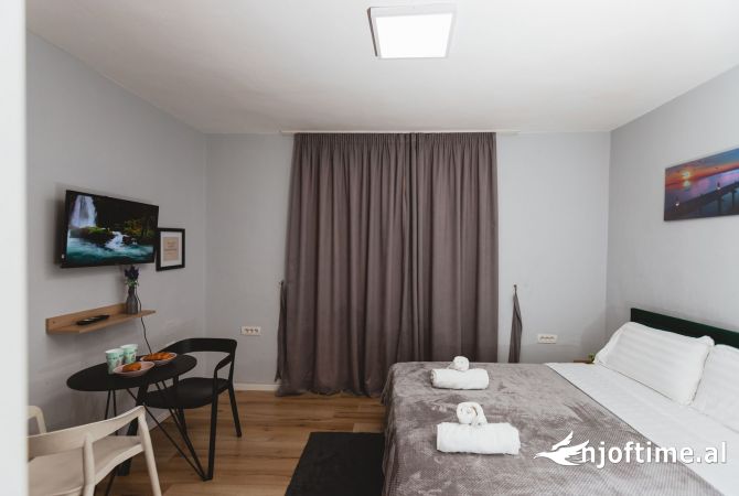 JEPET ME QERA SUPER AMBIENT BIZNESI PER STUDIO TEK PAZARI I RI.