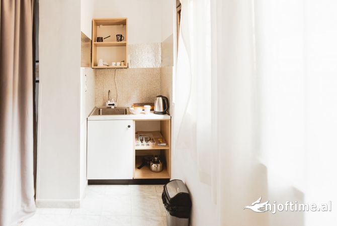 JEPET ME QERA SUPER AMBIENT BIZNESI PER STUDIO TEK PAZARI I RI.