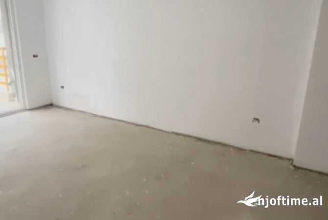 Shtepi ne shitje Apartament ne Tirane, 1+1, Mobilimi Bosh, pa mobiluar, Pagesa 129,000  Euro.