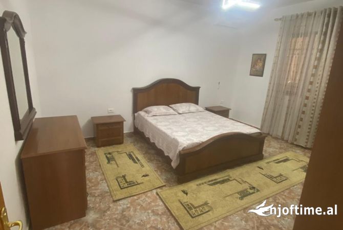 Shtepi me qera Shtepi Private ne Tirane, 1+1, Mobilimi E mobiluar, Pagesa 450  Euro.