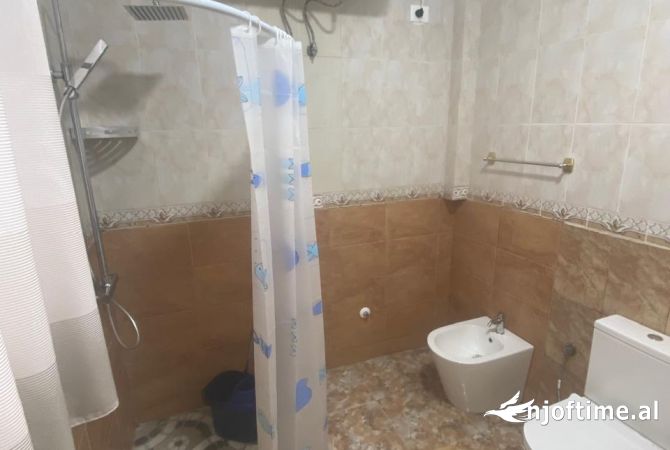 Shtepi me qera Shtepi Private ne Tirane, 1+1, Mobilimi E mobiluar, Pagesa 450  Euro.