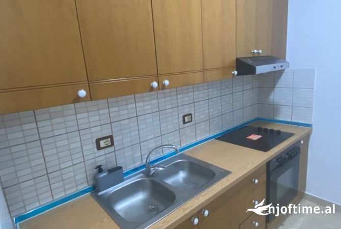 Shtepi me qera Apartament ne Tirane, 1+1, Mobilimi E mobiluar, Pagesa 450  Euro.