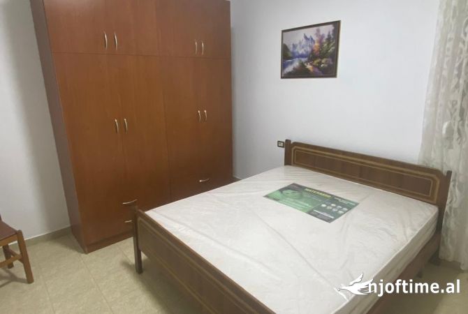 Shtepi me qera Apartament ne Tirane, 1+1, Mobilimi E mobiluar, Pagesa 450  Euro.
