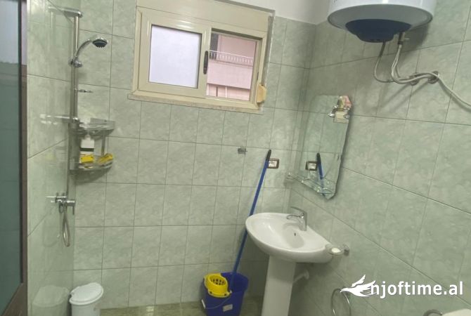 Shtepi me qera Apartament ne Tirane, 1+1, Mobilimi E mobiluar, Pagesa 450  Euro.