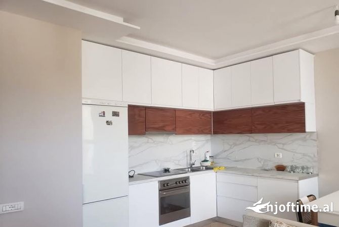 Shtepi ne shitje Apartament ne Tirane, 1+1, Mobilimi E mobiluar, Pagesa 93,000  Euro.